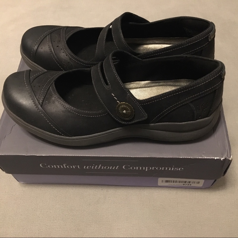NiB Aravon Mary Janes Black Leather Flats